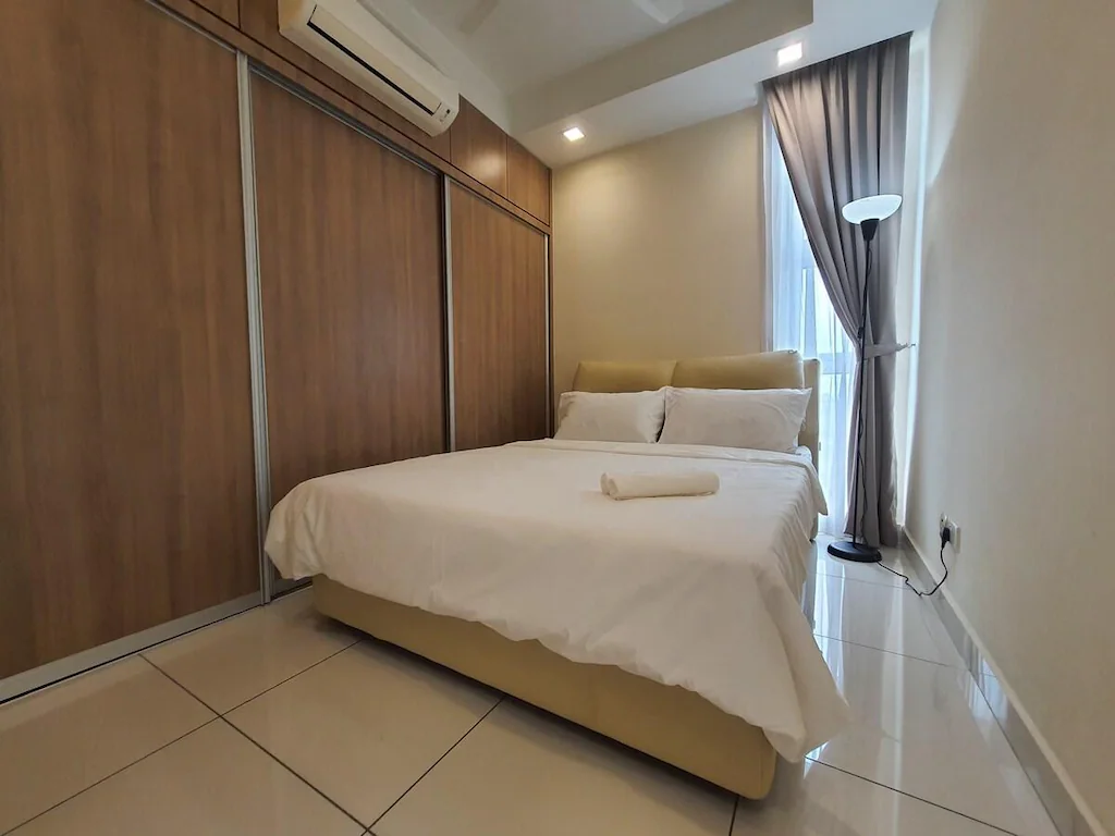 Central Residence with 2 bedroom by HowHaus
