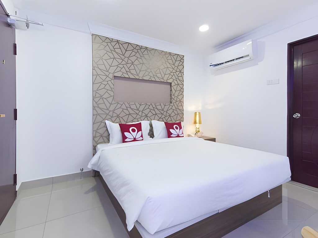 Poorna Hotel