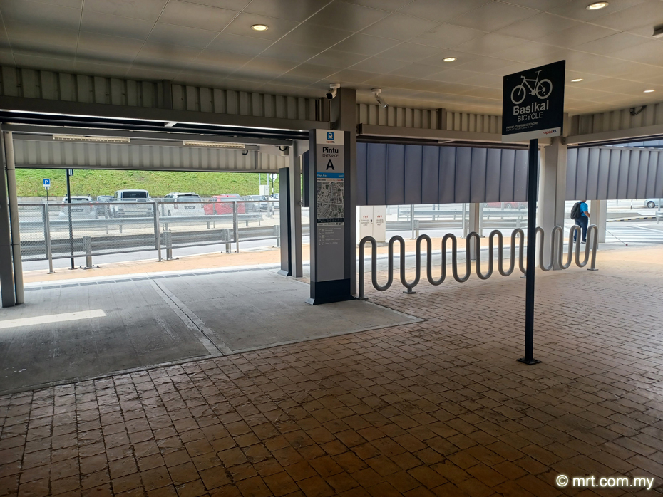 Kayu Ara LRT Station