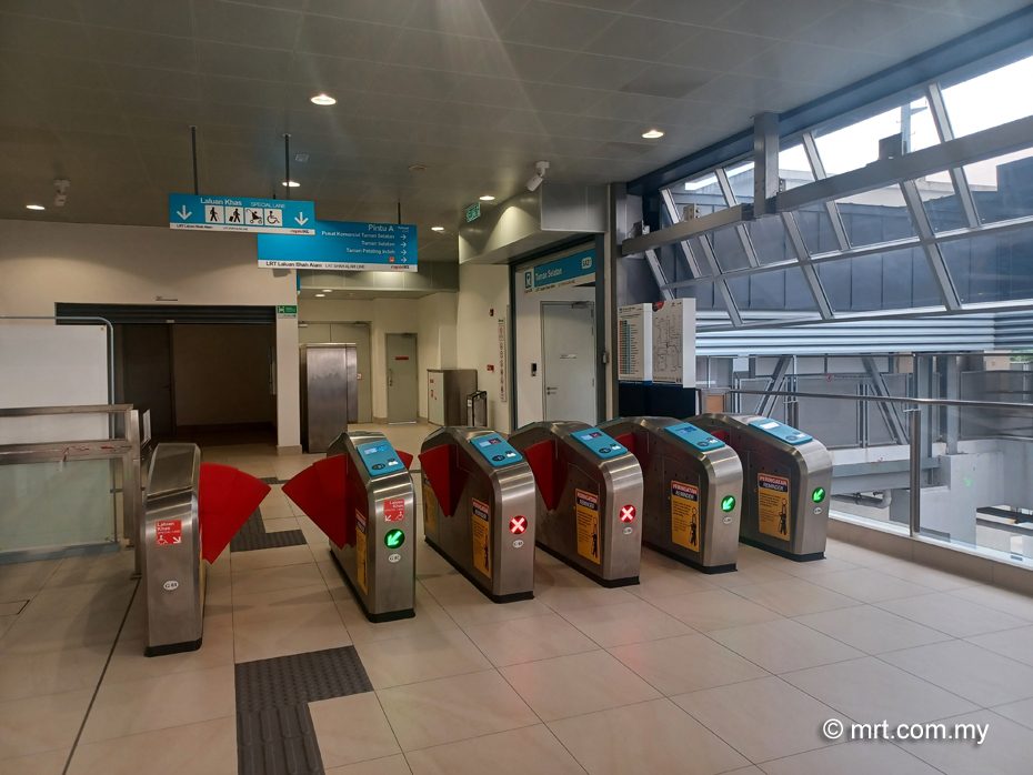 Taman Selatan LRT Station